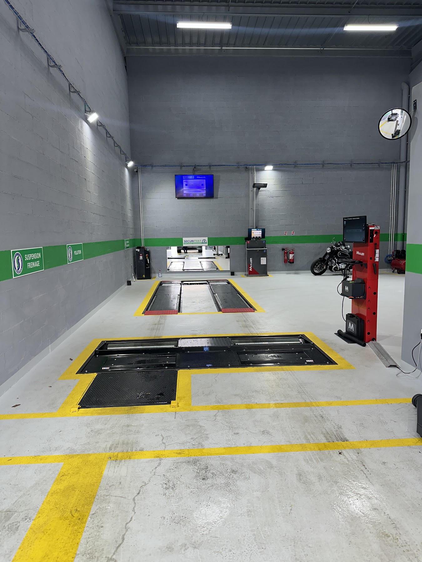 Ligne de contrôle technique et équipements du centre de Bailly-Romainvilliers